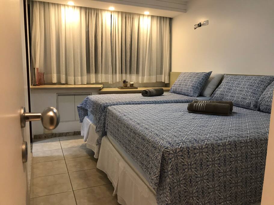 Suíte 2 (1 cama de casal e 1 cama de solteiro)