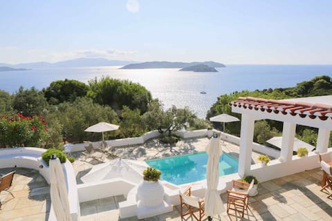 Sea View Villa in Quiet Location