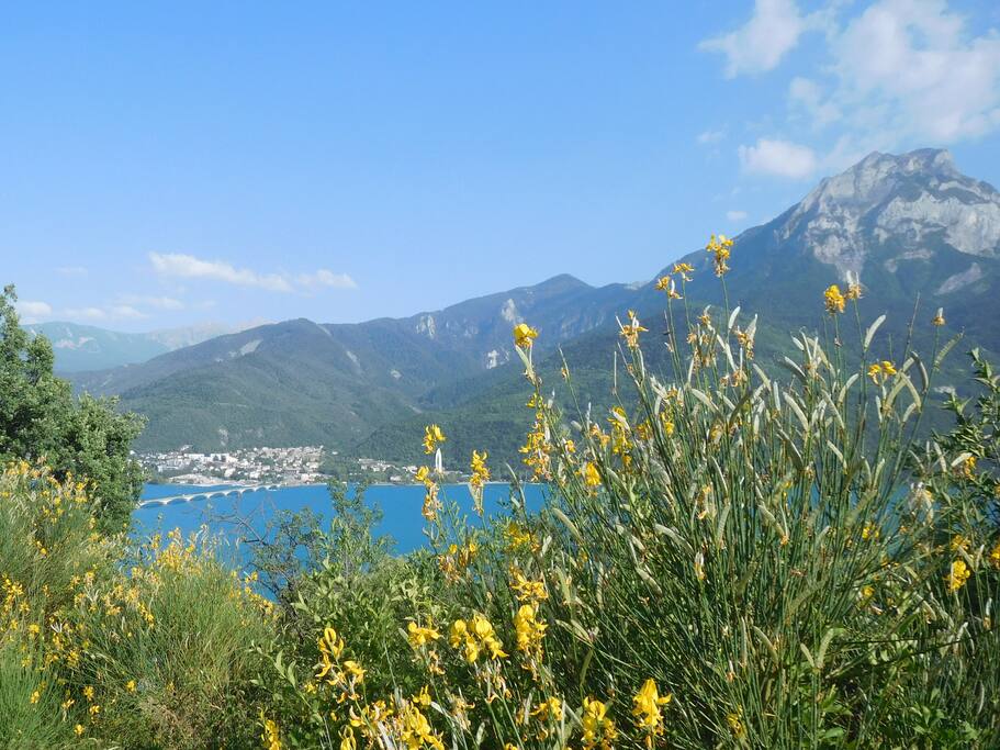 Lac de Serre-Ponçon et Savines le Lac