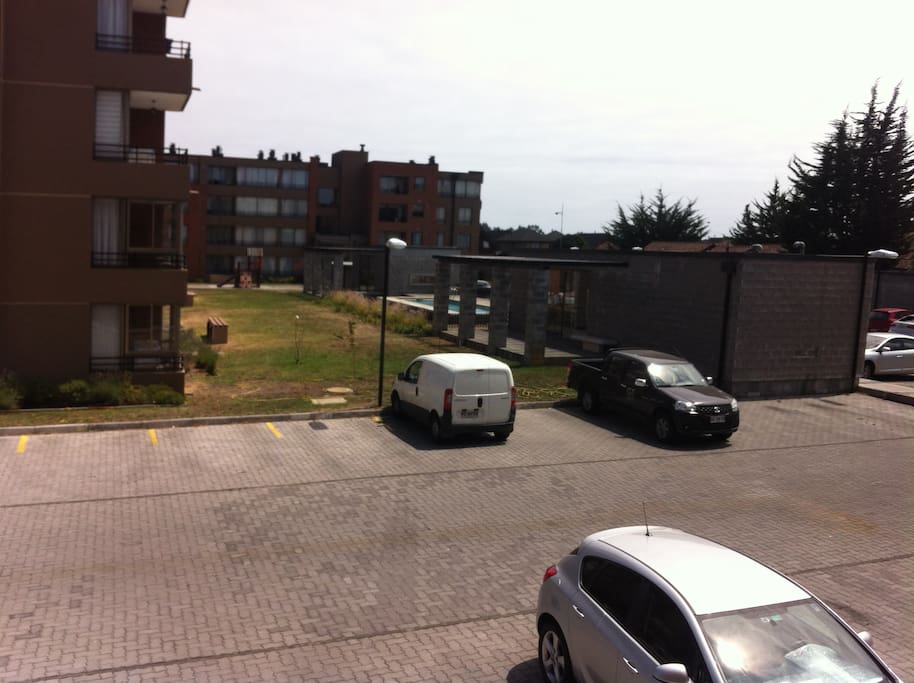 piscina y sala de ejercicio
