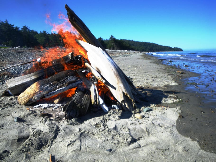 Have a campfire below the high tide line and enjoy the rhythmic crashing of the waves as you search the beach for local treasures, such as agates, shells, and the elusive glass ball.