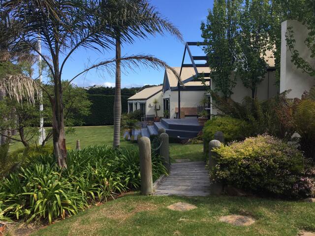 Portsea Family Retreat with Tennis Court gallery image 2