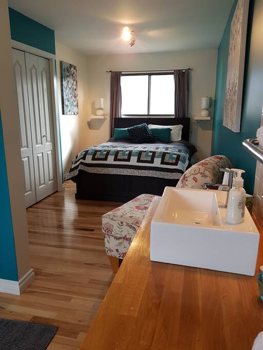 Mountain Vista Guestroom