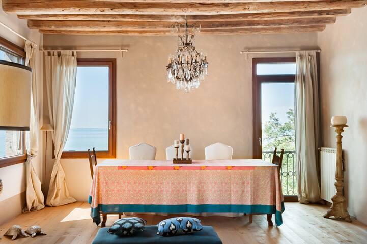 Luminoso appartamento con vista mozzafiato sulle isole e su San Marco