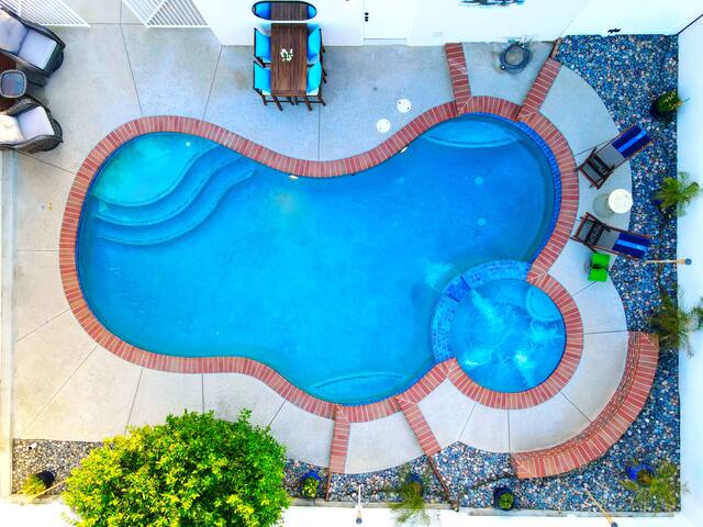 Enjoy La Crescenta Living. Work, Play, Swim. gallery image 3