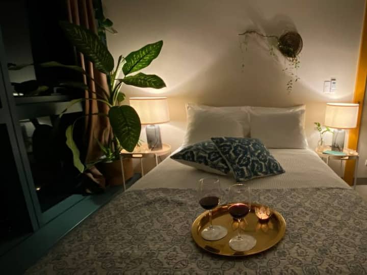 Მიირთვით საუზმე, წასახემსებლები ან ღამის გათევა საწოლში - რატომაც არა? 