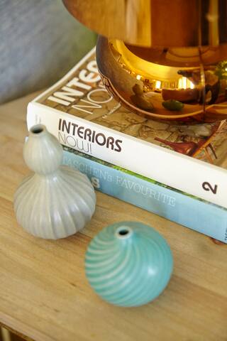 Super Hip, Stylish 2 Bedroom Apt in Miracle Mile gallery image 4