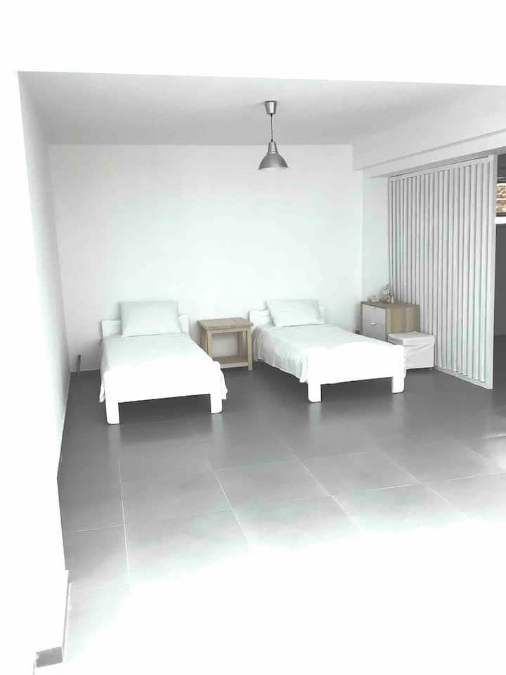 غرفة نوم بمستوى منخفض