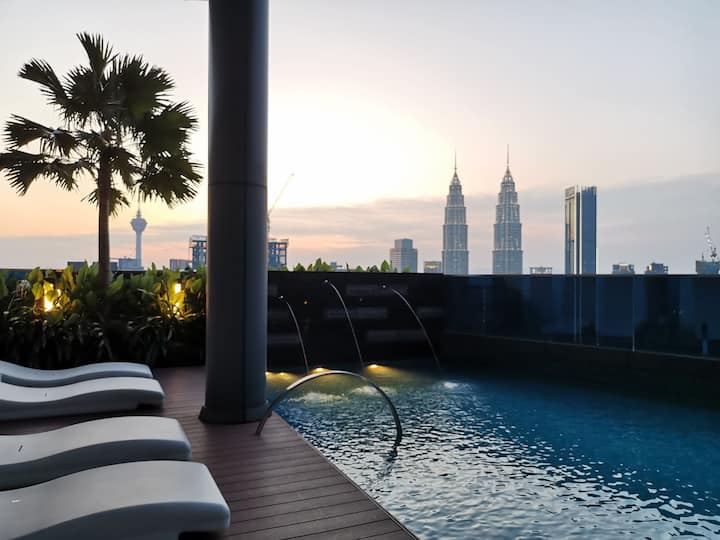1BR with KLCC View + Largest Infinity Pool in KL