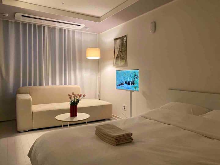 12 o'clock checkout/Jungangro station 1 minute/Dongseongro 2 minutes