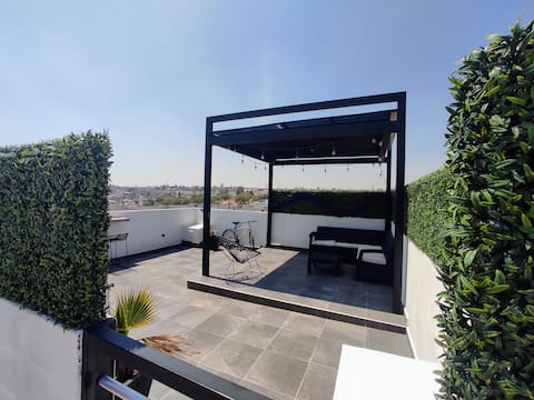 Smart apartment with a private terrace and lake!