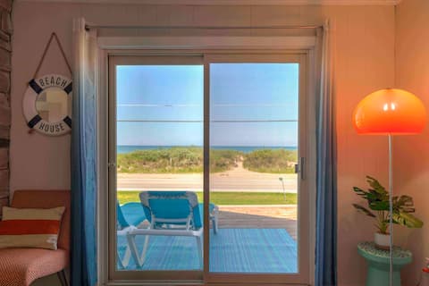 Top performing Airbnb: Sauble Dream-a Fall Escape w/ world class sunsets! in South Bruce Peninsula