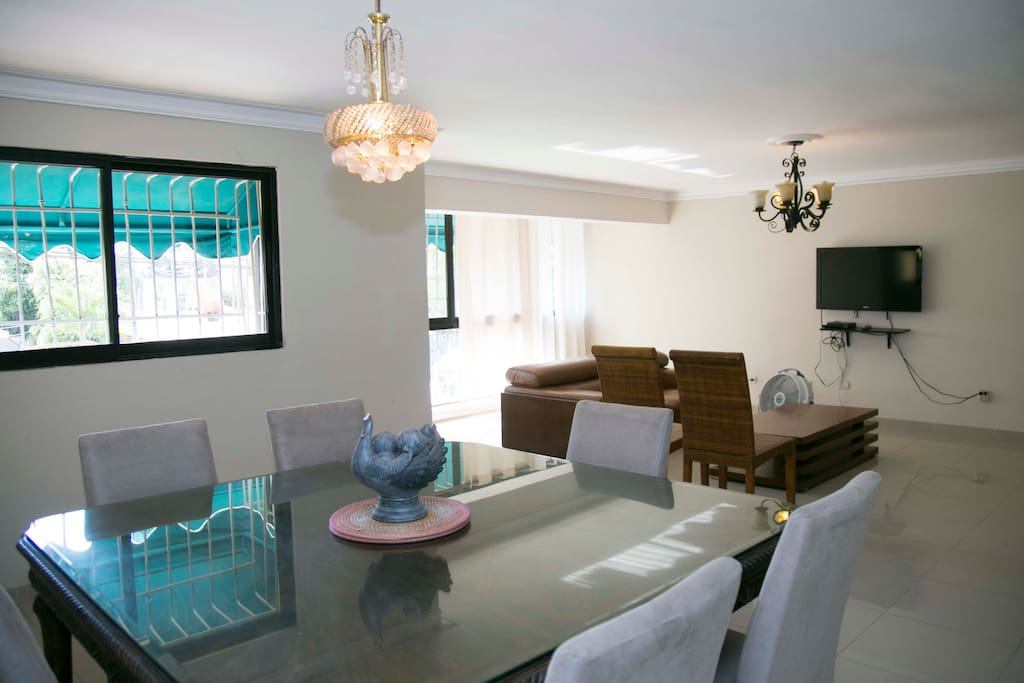 Dining room / Living room with tv satellital and netflix