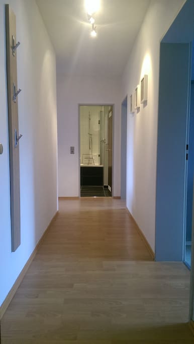 Willkommen. Welcome. Entrée.