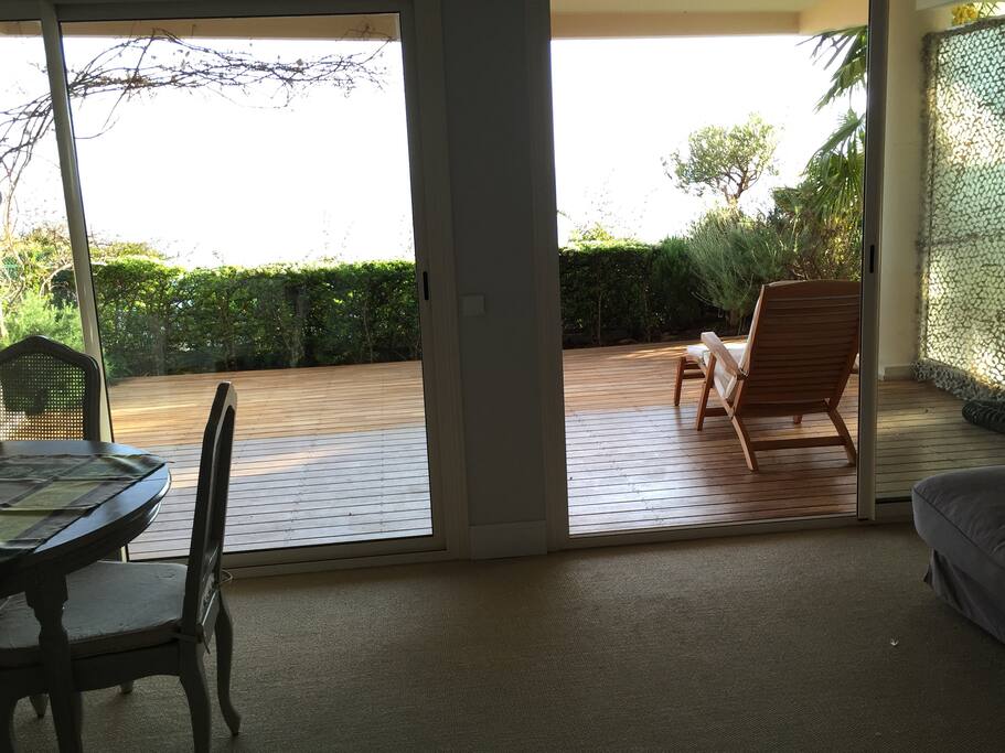 beautifull 30mq terrace with longchairs