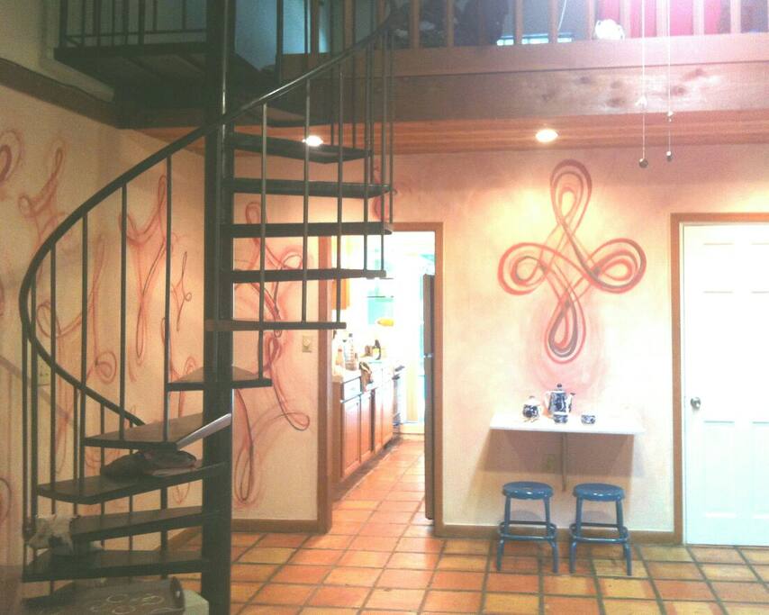 Living space, dining
