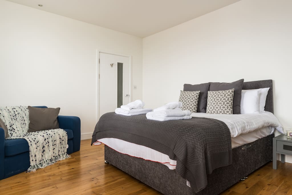 Master bedroom/ Family room with kingsize bed other beds available if req please request. All beds and bedding are brand new complete with Anti-allergy protectors for both matress and pillows