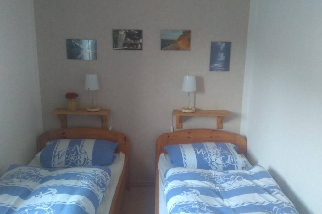 Schlafzimmer mit 2 Betten