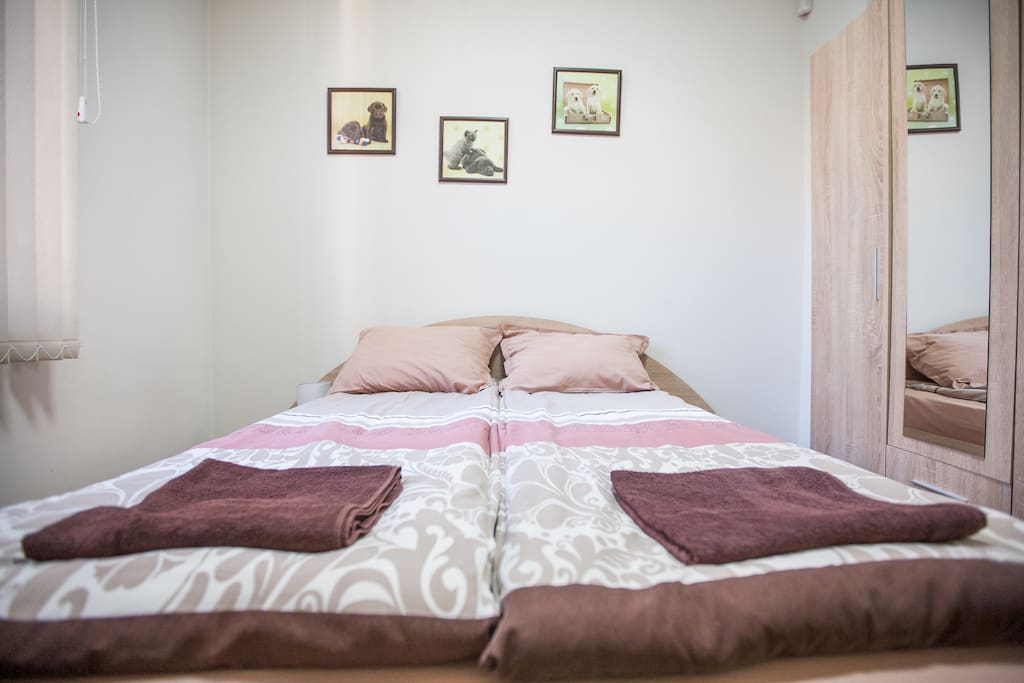 Comfortable queen bed with memory foam mattress!