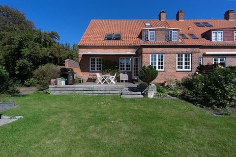 Top Airbnb: Spacious & Stylish Townhouse close to City Center in Vanløse