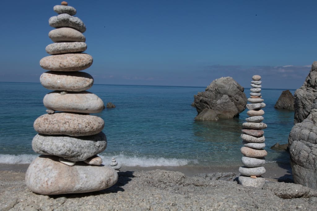 spiaggia sottostante