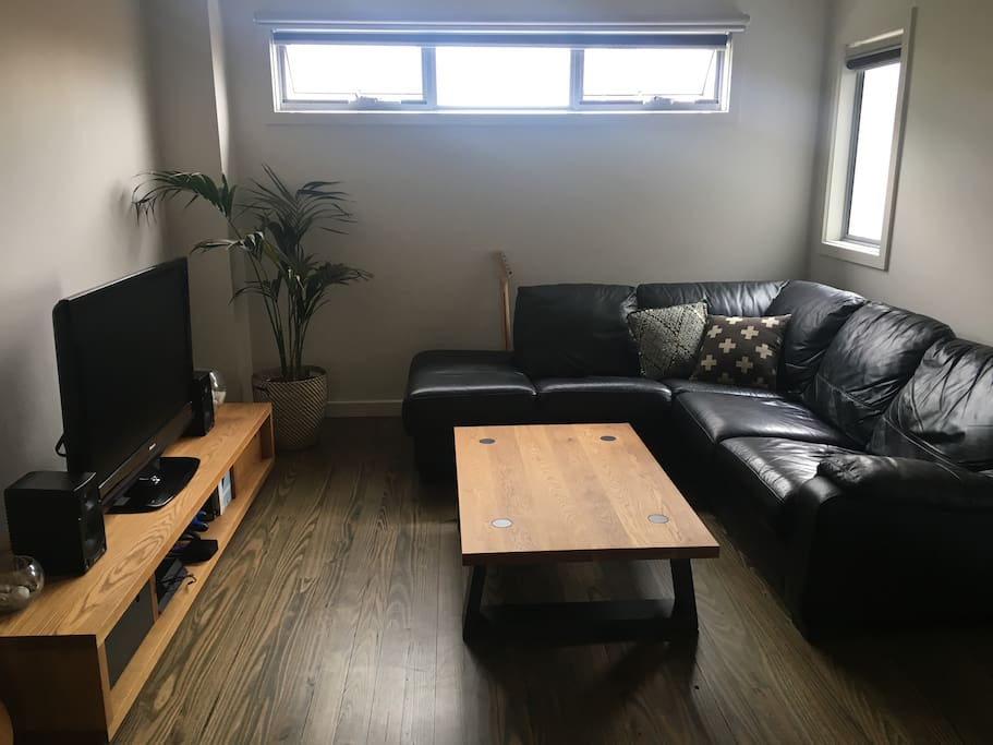 Lounge Area (Middle Floor)