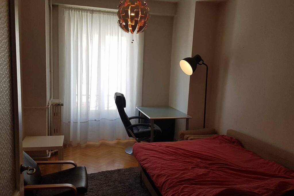 Chambre (canapé lit + surmatelats)