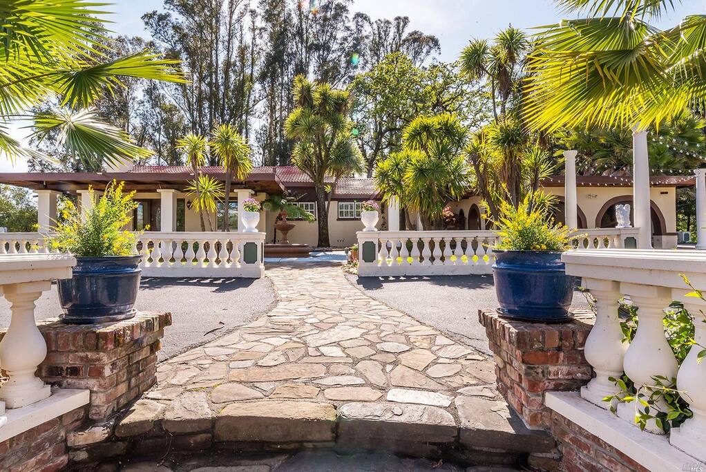 Tuscan-style Villa located in the heart of Sonoma Valley Wine County