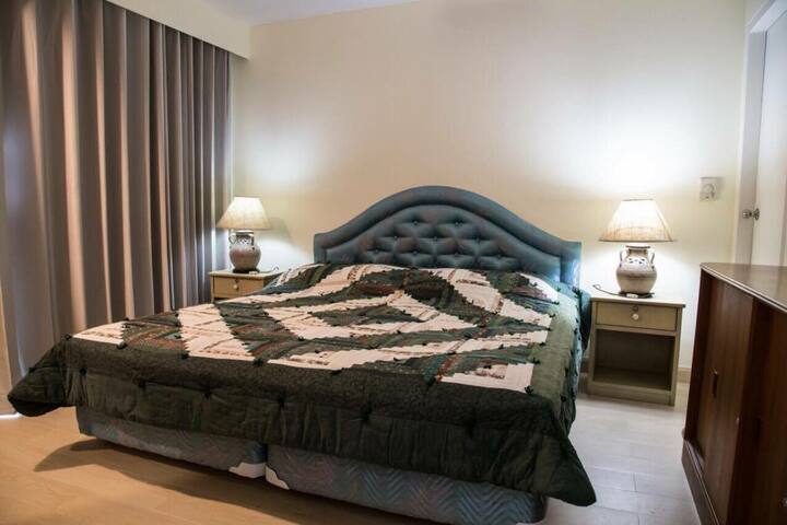 Luxury room in downtown Bangkok gallery image 5