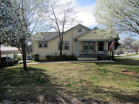 aunt helen's house
