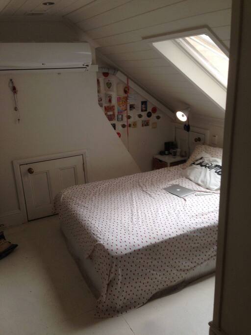 Air con above the bed, a fly screen and a window and blind that open with a remote control omg!!!