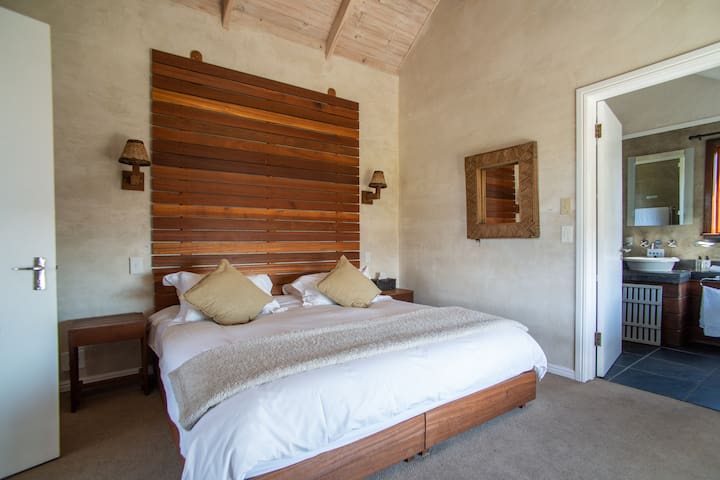 Loft Suite – light and bright, with endless views gallery image 3