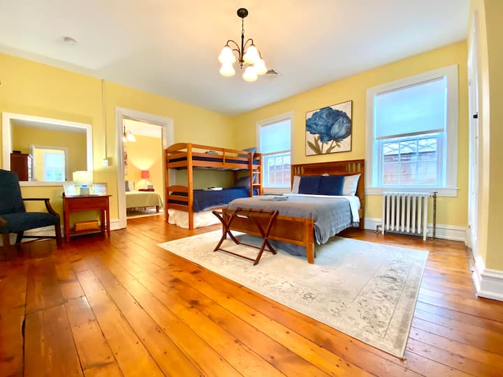 Bedroom 3

Hybrid Full Mattress
Hybrid Twin Mattress x3 
Dresser
Luggage Rack

All Bedding Is Freshly Laundered In High Heat Prior to Each Reservation 