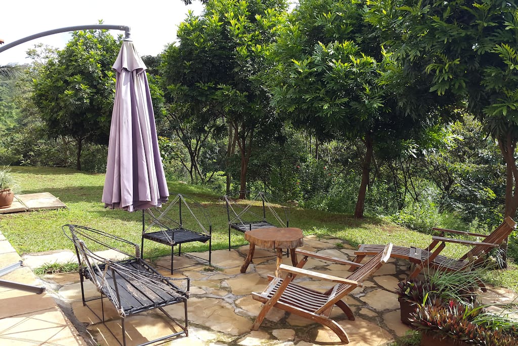 Great outdoor sitting space with views of the river and birds chirping in the bush!