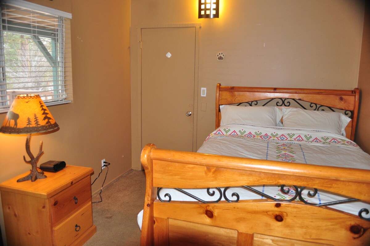 Druhá spálňa s manželskou posteľou.