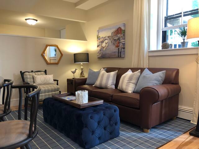 Charming Downtown 1BR w/ Parking, Walk to Old Port