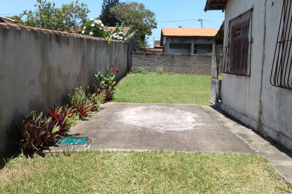 Quintal grande onde as crianças sempre jogaram bola e soltaram pipa!