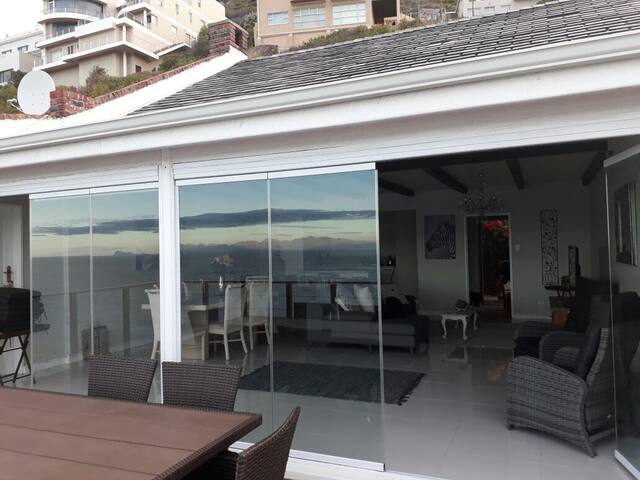 Lalapanzi upper deck gallery image 3