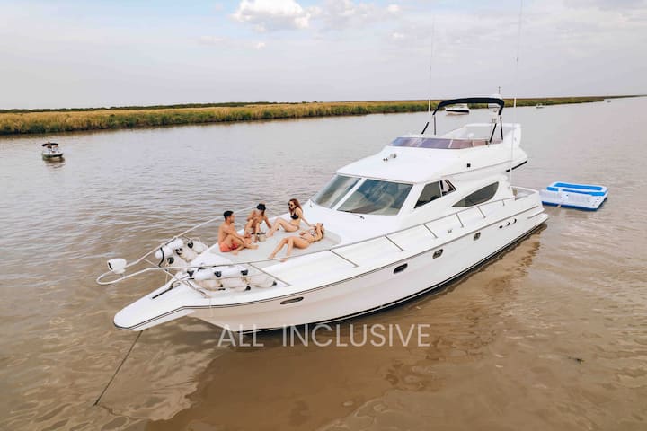 Yacht rental in Victoria