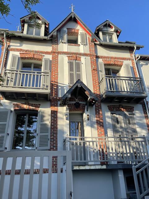 House 400 m from the beach, Benerville, 10 people.