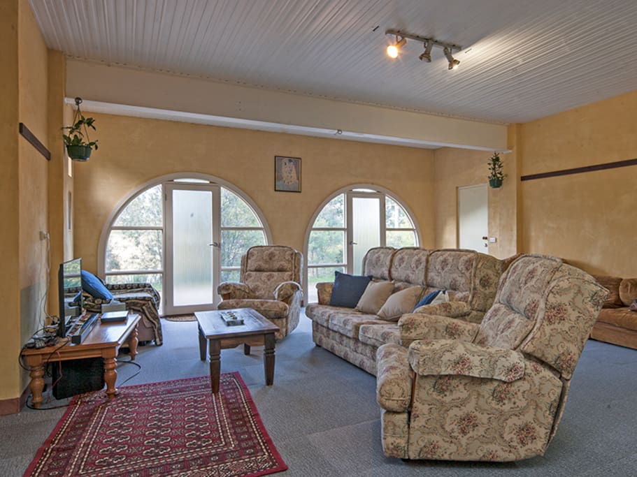 Spacious open plan lounge/ kitchen