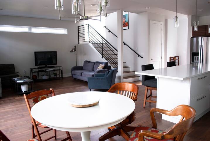 Central Austin’s RockRiver Estate gallery image 5