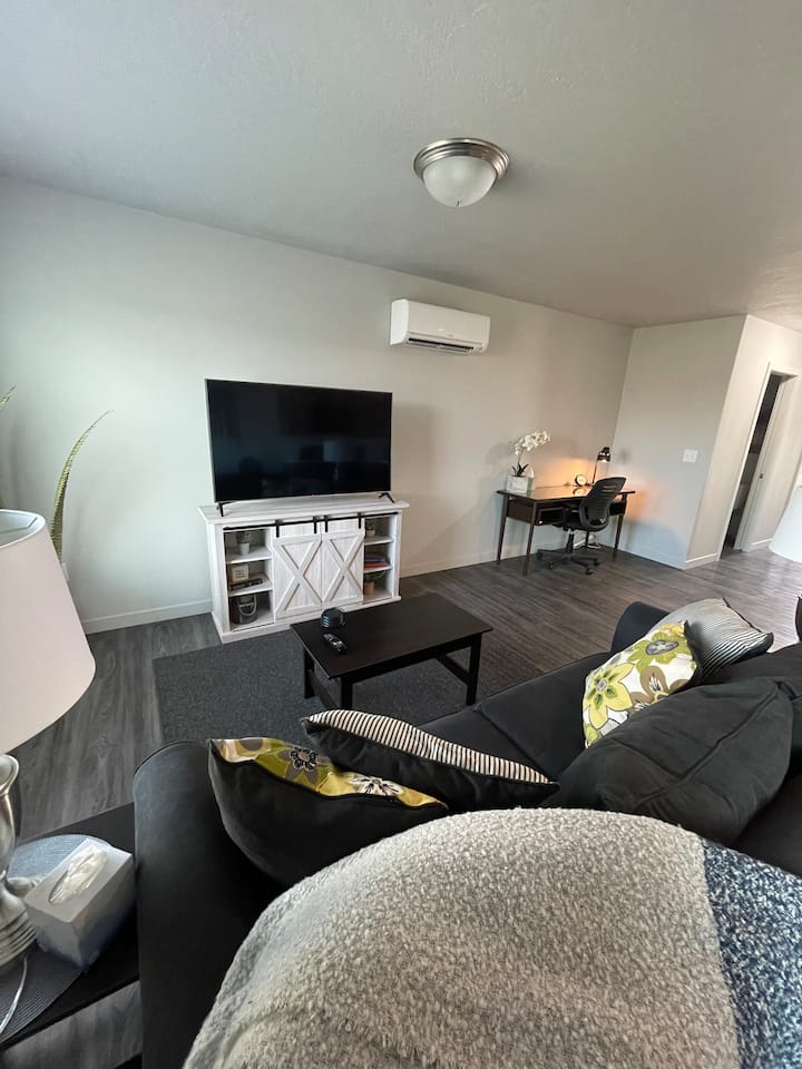 Sunrise Umatilla | KING SUITE | 28+day stays!