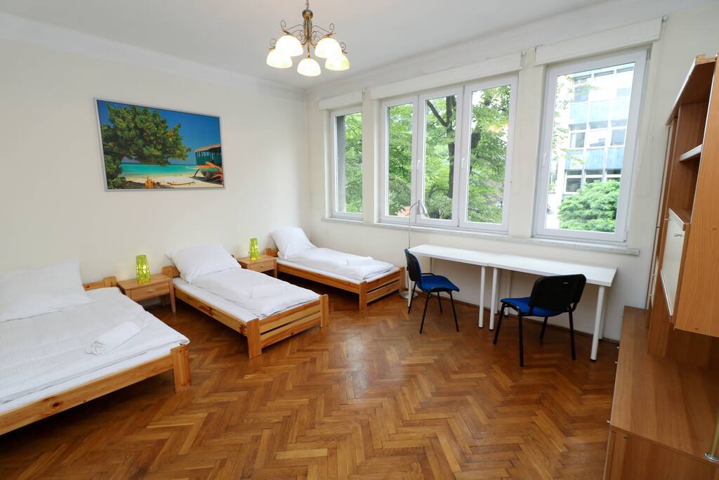 2 x bedroom with 3 x single beds