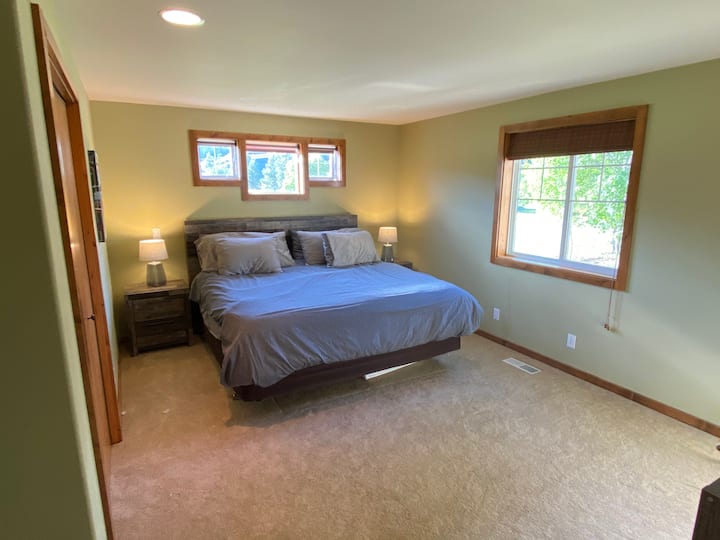 一楼SE加大双人床卧室