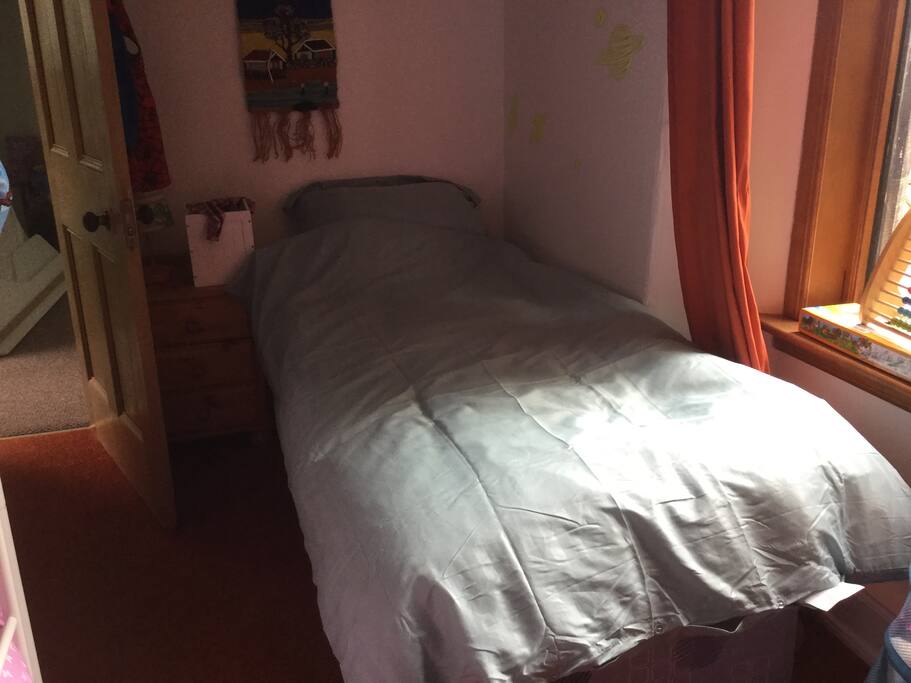 Single divan bed