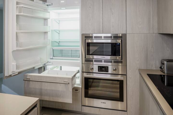 Amazing Ocean View Corner Suite Stunning! gallery image 5