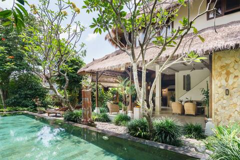 Private Artistic Villa with Pool and Amazing Views