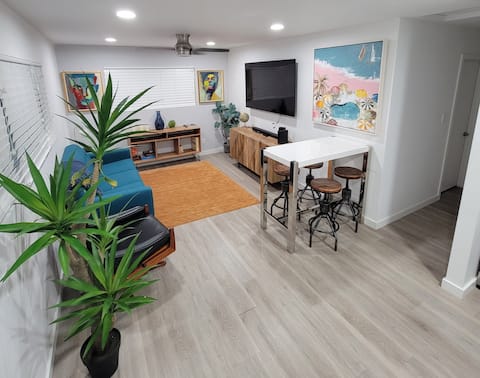 Top Airbnb: Stylish 1 bedroom - Sleeps 4 near Uptown Whittier in Whittier