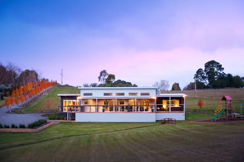 Alyonah Daylesford, Spa/Playground, WI-FI/ Netflix